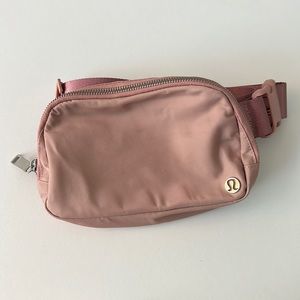 Lululemon everywhere Belt bag pink pastel